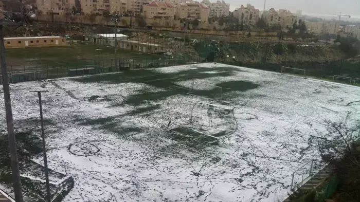 מתחם האימונים בית וגן מכוסה שלג מתחם האימונים בית וגן מכוסה שלג
