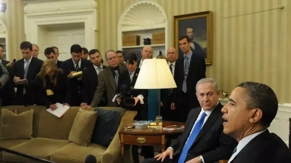 נשיא ארצות הברית ברק אובמה עם ראש ממשלת ישראל בנימין נתניהו בפגישה בבית הלבן, פברואר 2012 נשיא ארצות הברית ברק אובמה עם ראש ממשלת ישראל בנימין נתניהו בפגישה בבית הלבן, פברואר 2012
