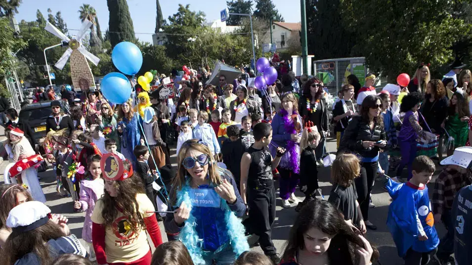 ילדים מחופשים בבתי הספר, פורים, מרץ 2012
