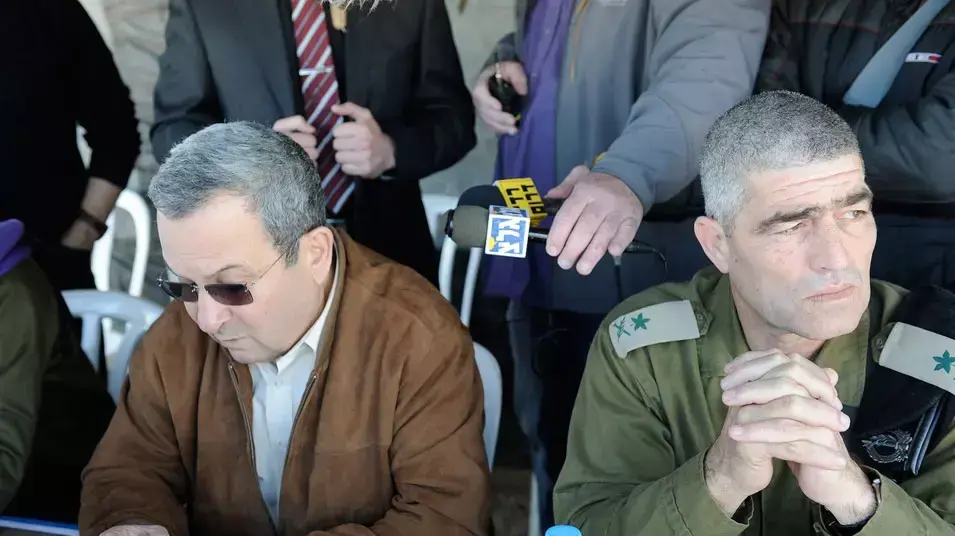 אהוד ברק ואלוף פיקוד דרום טל רוסו בסיור בדרום , מרץ 2012 אהוד ברק ואלוף פיקוד דרום טל רוסו בסיור בדרום , מרץ 2012
