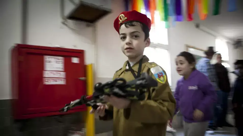 ילדים מחופשים בבתי הספר, פורים, מרץ 2012