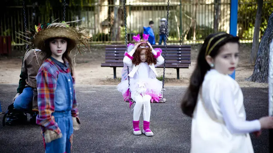 ילדים מחופשים בבתי הספר, פורים, מרץ 2012