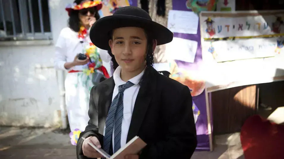 ילדים מחופשים בבתי הספר, פורים, מרץ 2012