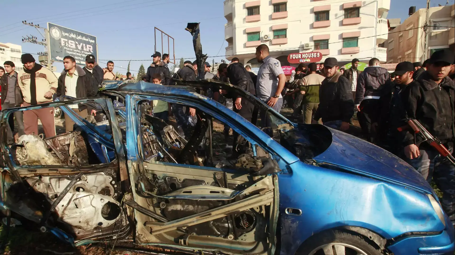 מכוניתם של זוהיר אל קייסי ומוחמד חנני שחוסלו ברצועת עזה, 9 מרץ 2012 מכוניתם של זוהיר אל קייסי ומוחמד חנני שחוסלו ברצועת עזה, 9 מרץ 2012