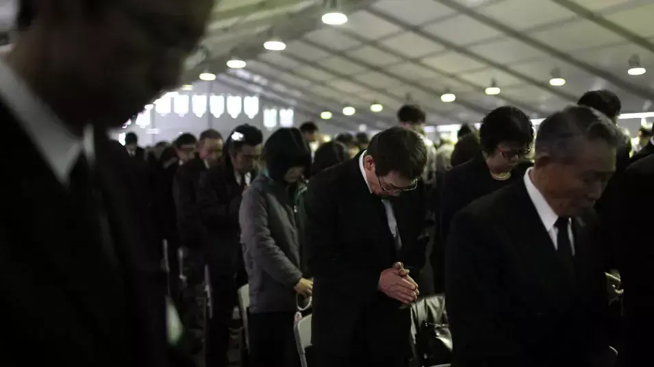 תפילות זיכרון לציון שנה לצונאמי ביפן בעיר ריקוזנטקאטה, מרץ 2012 תפילות זיכרון לציון שנה לצונאמי ביפן בעיר ריקוזנטקאטה, מרץ 2012