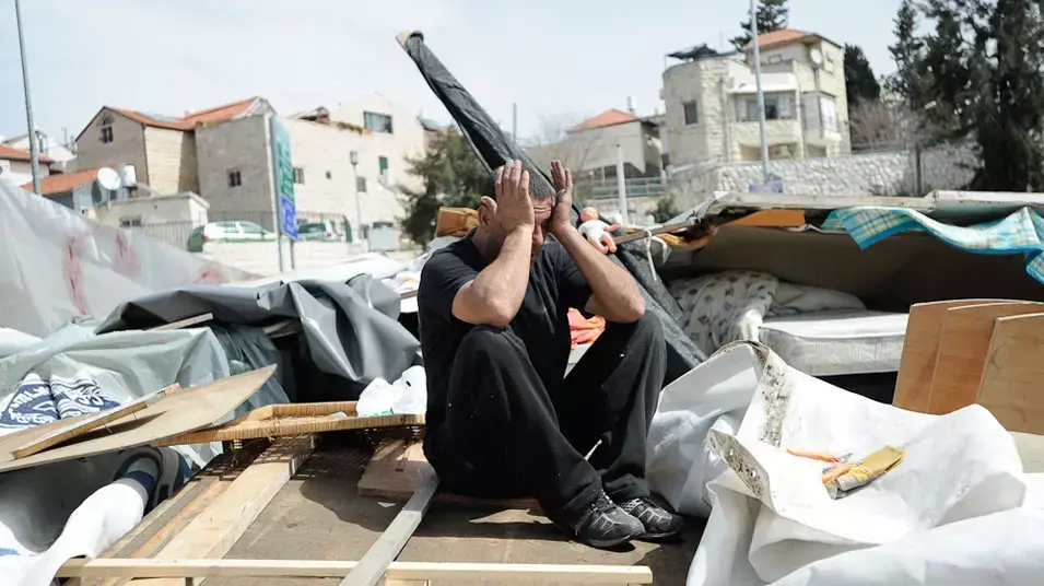 פינוי מאהל מחוסרי הדיור בגן סאקר פינוי מאהל מחוסרי הדיור בגן סאקר