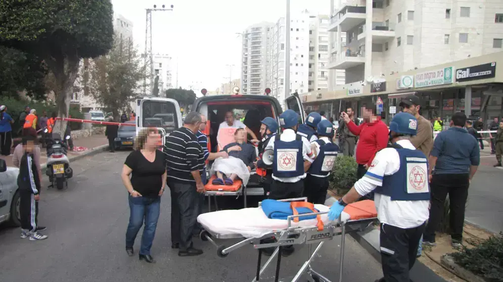 פינוי של פצועים מנפילת הגראד באשדוד, מרץ 2012 פינוי של פצועים מנפילת הגראד באשדוד, מרץ 2012