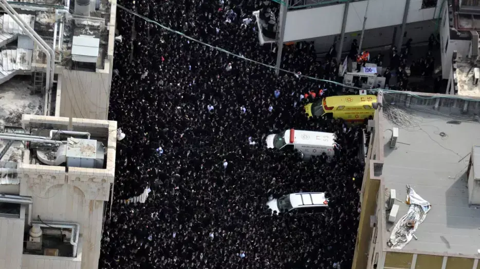 אלפים בהלוויית האדמו"ר מוויז'ניץ