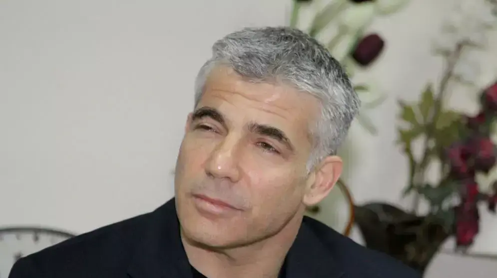 יאיר לפיד חנך מרכז קשישים של ניצולי שואה בחיפה