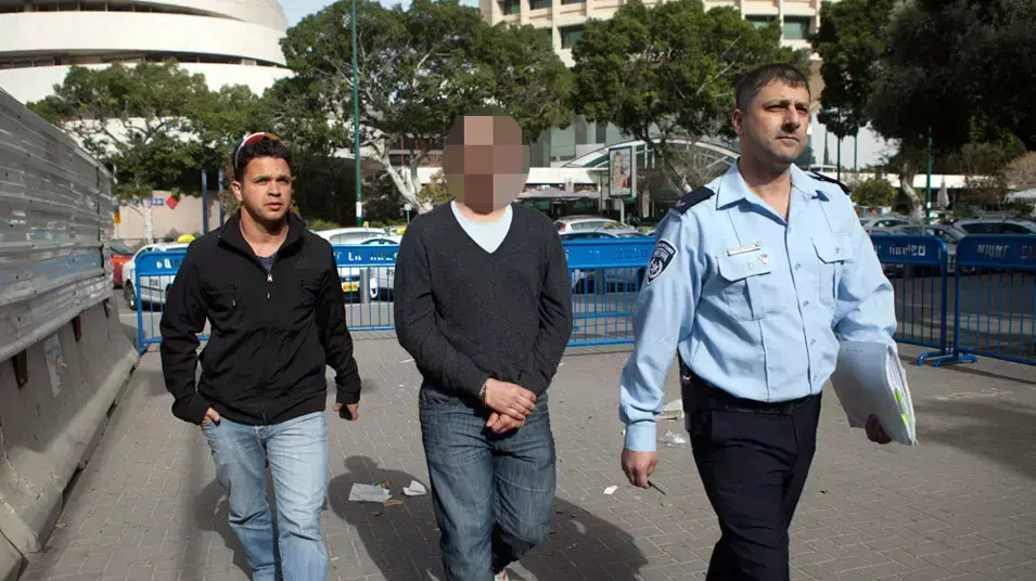 הארכת מעצר לבחור שהתחזה לאישה ובעל קטינים, מרץ 2012 הארכת מעצר לבחור שהתחזה לאישה ובעל קטינים, מרץ 2012