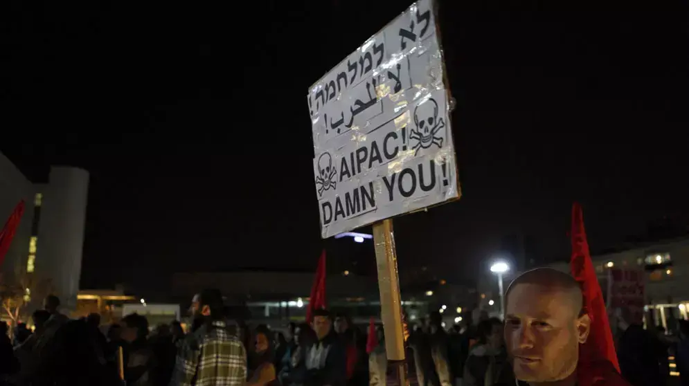 ישראלים מפגינים נגד המתקפה על אירן ישראלים מפגינים נגד המתקפה על אירן