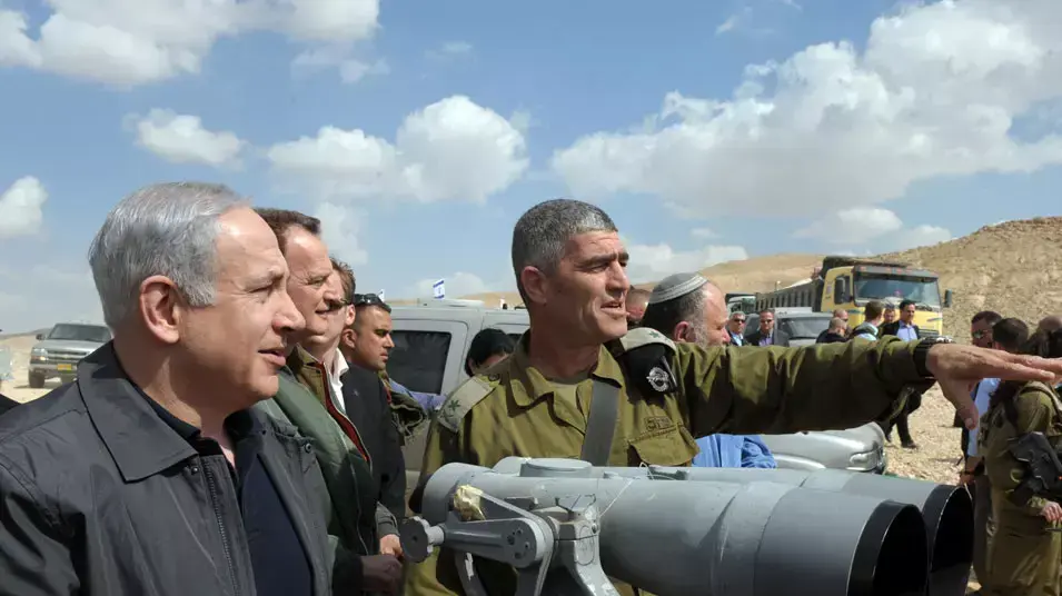 ראש הממשלה בנימין נתניהו מסייר באזור בניית גדר הגבול הדרומי, מרץ 2012 ראש הממשלה בנימין נתניהו מסייר באזור בניית גדר הגבול הדרומי, מרץ 2012