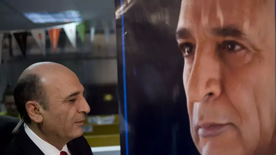 שאול מופז במטה הבחירות שלו לקראת הפריימריז של קדימה, מרץ 2012 שאול מופז במטה הבחירות שלו לקראת הפריימריז של קדימה, מרץ 2012
