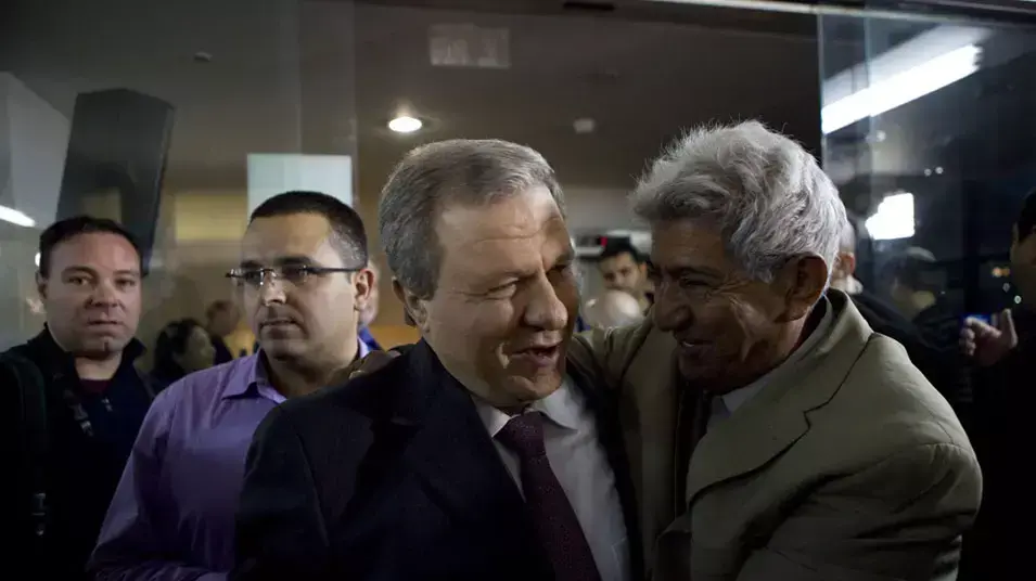 חגיגות ניצחון של תומכי שאול מופז אחרי ההפסד בפריימריז. מרץ, 2012 חגיגות ניצחון של תומכי שאול מופז אחרי ההפסד בפריימריז. מרץ, 2012