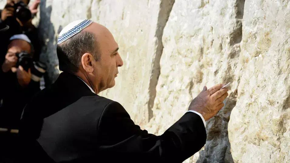 שאול מופז מבקר בכותל שאול מופז מבקר בכותל