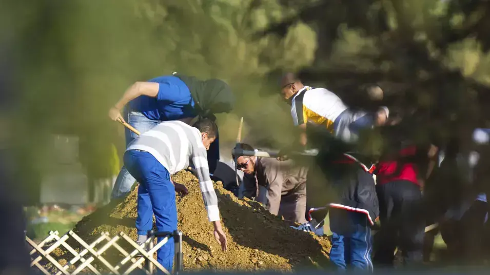 הלוויתו בטולוז של המחבל מוחמד מראח, בחלקה המוסלמית של בית העלמין בעיר. מרץ 2012 הלוויתו בטולוז של המחבל מוחמד מראח, בחלקה המוסלמית של בית העלמין בעיר. מרץ 2012