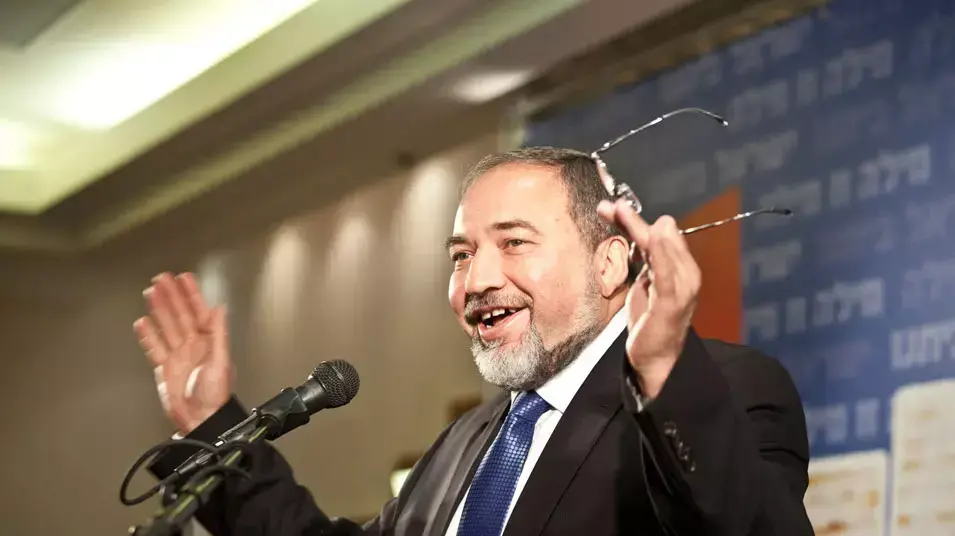 אביגדור ליברמן בהרמת כוסית של ישראל ביתנו לכבוד פסח, אפריל 2012 אביגדור ליברמן בהרמת כוסית של ישראל ביתנו לכבוד פסח, אפריל 2012