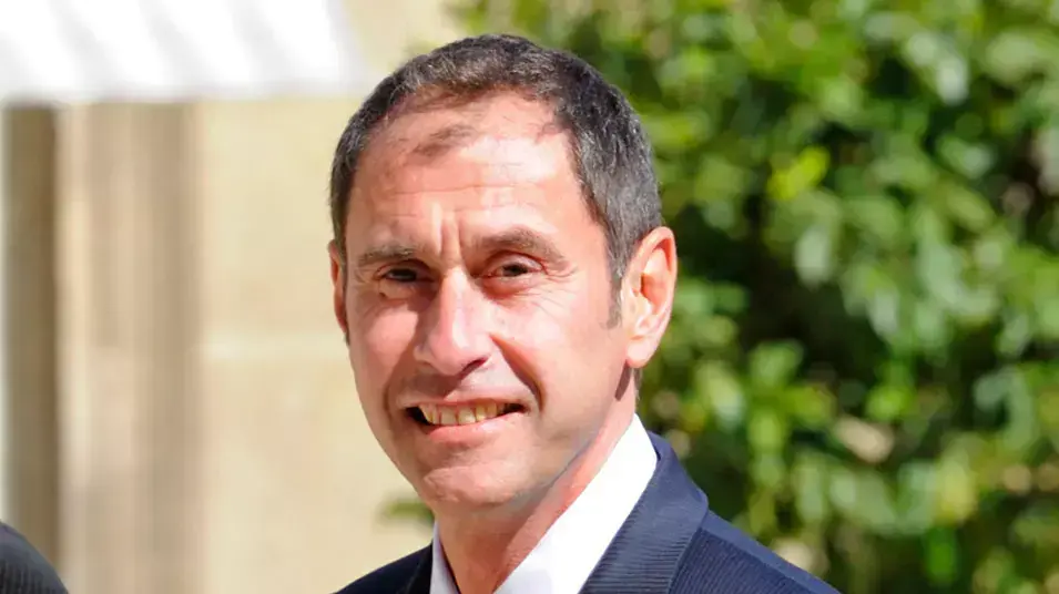 גופת אקדמאי צרפתי נמצאה עירומה במלון
