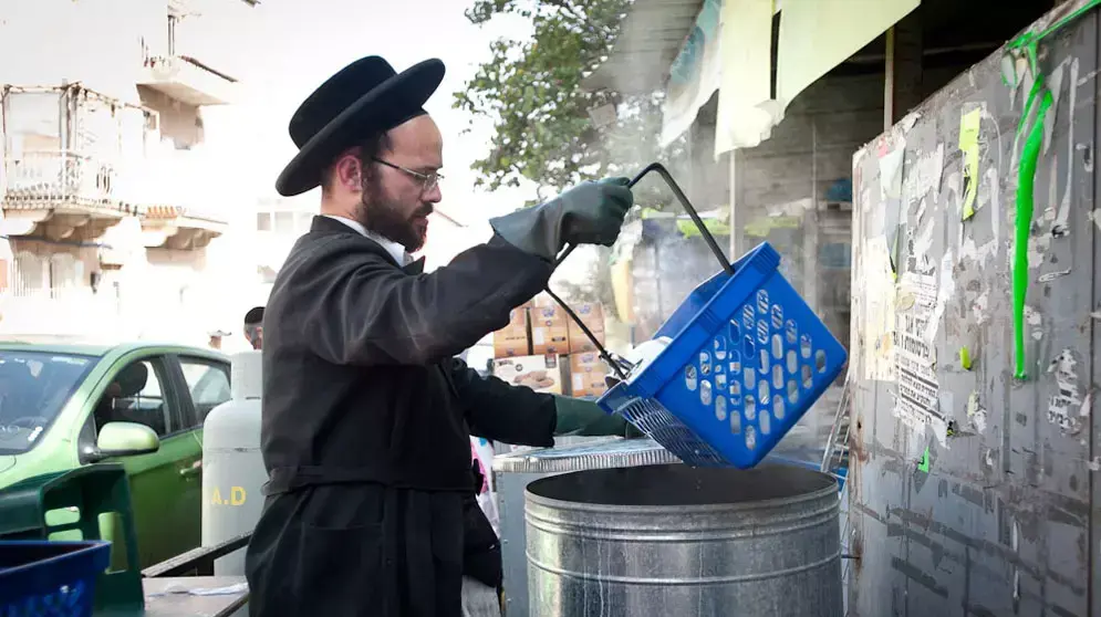 הגעלת כלים לכבוד פסח, אפריל 2012 הגעלת כלים לכבוד פסח, אפריל 2012