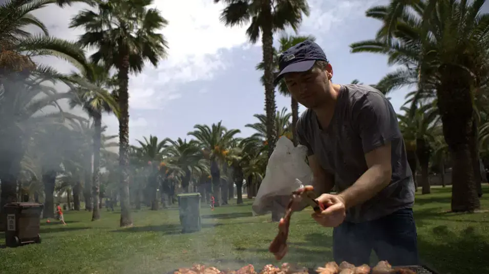 מבלים בחג הפסח בפארק הירקון בתל אביב מבלים בחג הפסח בפארק הירקון בתל אביב