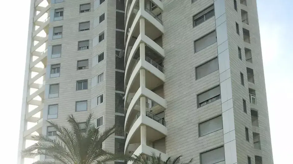 גבר בן 30 נורה על ידי שוטר בבת ים, אפריל 2012 גבר בן 30 נורה על ידי שוטר בבת ים, אפריל 2012