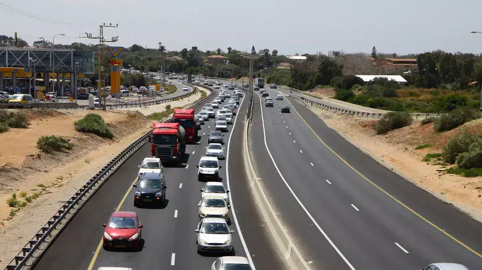 עומסי תנועה כבדים בכביש החוף בפסח עומסי תנועה כבדים בכביש החוף בפסח