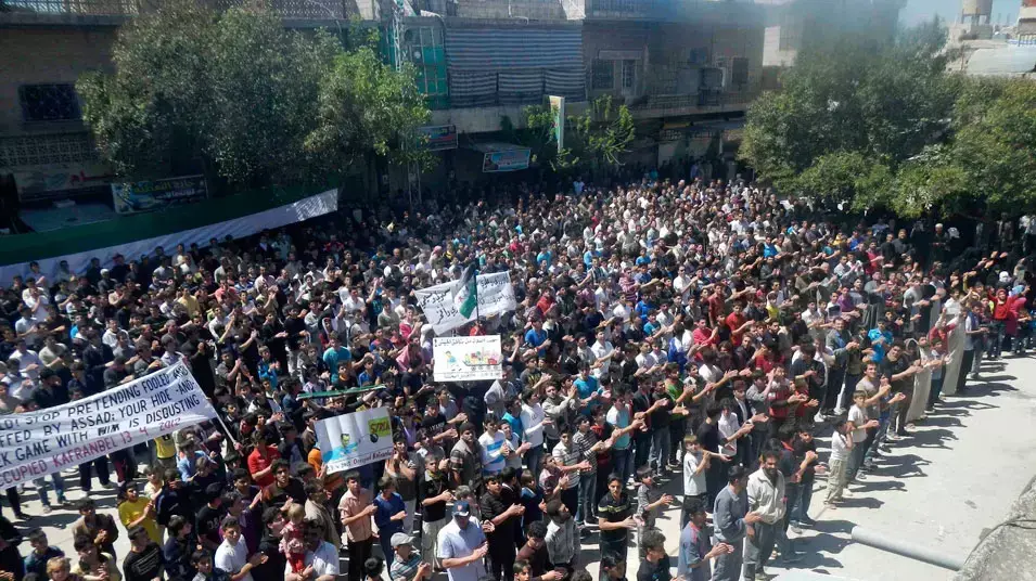 הפגנה נגד שלטון אסד בכפר נבל, מחוז אידליב, לאחר תפילות יום השישי, 13 באפריל 2012