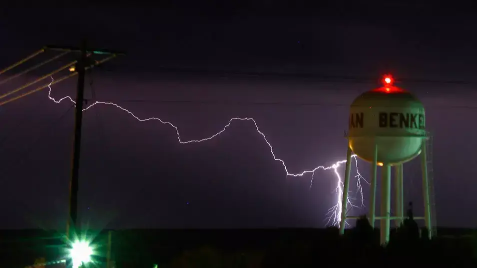 סופת טורנדו שתועדה במדינת נברסקה, 15 באפריל 2012 סופת טורנדו שתועדה במדינת נברסקה, 15 באפריל 2012