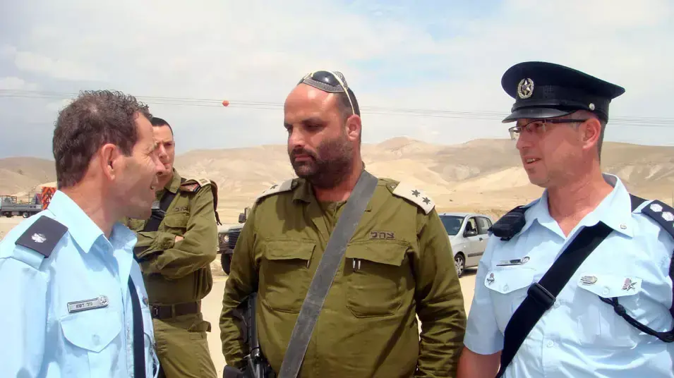 סגן-אלוף שלום אייזנר, סגן מפקד חטיבת בקעת הירדן, שהיכה בסרטון פעיל פרו-פלסטיני דני סגן-אלוף שלום אייזנר, סגן מפקד חטיבת בקעת הירדן, שהיכה בסרטון פעיל פרו-פלסטיני דני