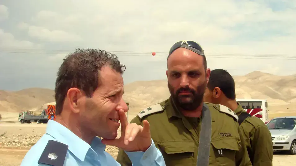 סגן-אלוף שלום אייזנר, סגן מפקד חטיבת בקעת הירדן, שהיכה בסרטון פעיל פרו-פלסטיני דני סגן-אלוף שלום אייזנר, סגן מפקד חטיבת בקעת הירדן, שהיכה בסרטון פעיל פרו-פלסטיני דני