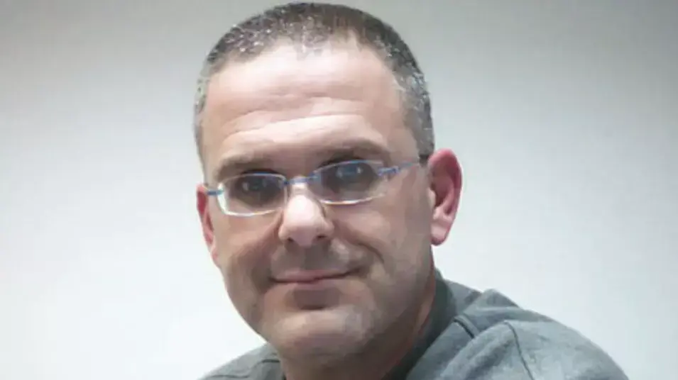 סאל עופר מרגלית, אפריל 2012