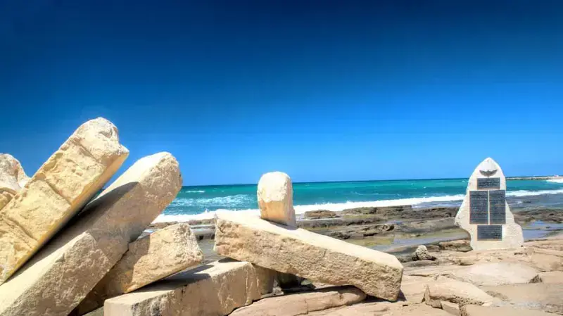אנדרטה לאסון השייטת בשבי ציון אנדרטה לאסון השייטת בשבי ציון