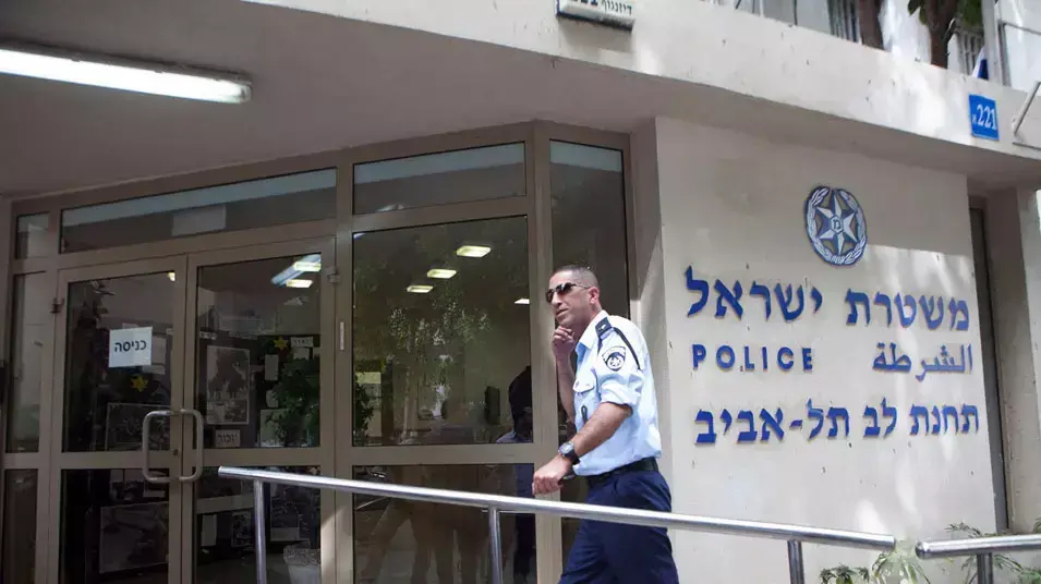 שלושה נערים נחקרים בחשד למעורבות בפרשת המין הקבוצתי בחוף בוגרשוב בתל אביב, אפריל 2012 שלושה נערים נחקרים בחשד למעורבות בפרשת המין הקבוצתי בחוף בוגרשוב בתל אביב, אפריל 2012