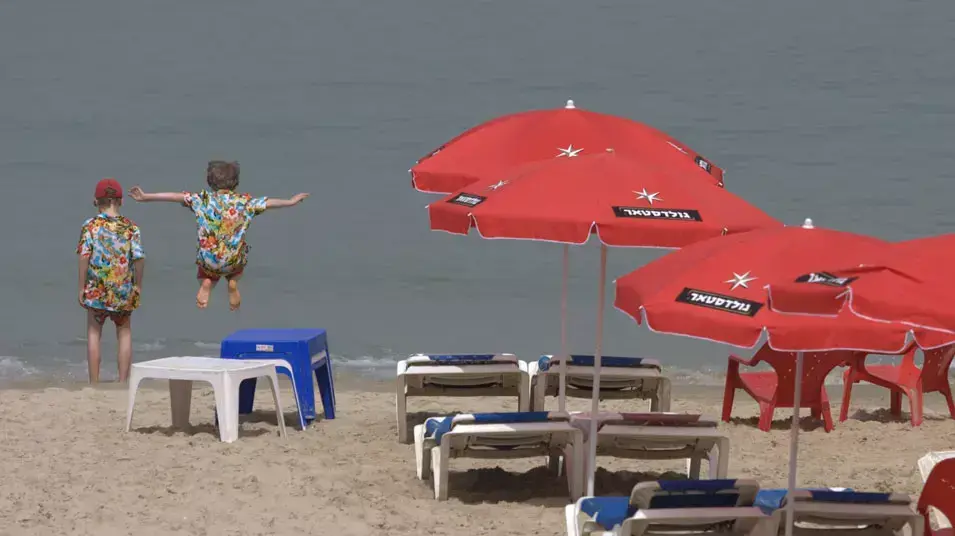 חוף ים בתל אביב, אפריל 2012