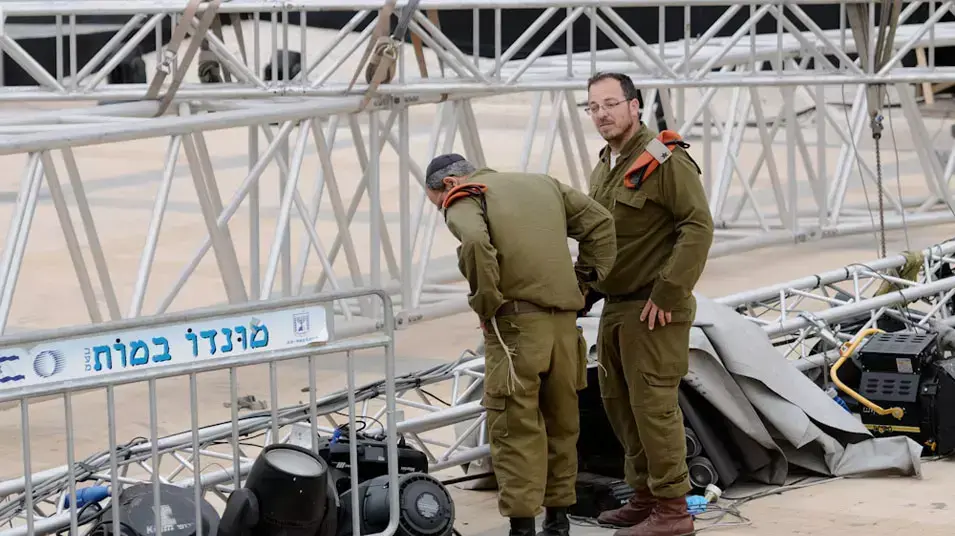 קריסת במה בהר הרצל , אפריל 2012 קריסת במה בהר הרצל , אפריל 2012