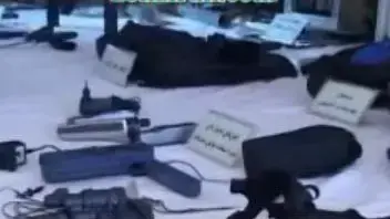 מתוך כתבה בטלוויזיה האירנית, בה נחשף ציוד של חוליית "מרגלים" של המוסד הישראלי שנעצרה באירן, 17 באפריל 2012 מתוך כתבה בטלוויזיה האירנית, בה נחשף ציוד של חוליית "מרגלים" של המוסד הישראלי שנעצרה באירן, 17 באפריל 2012