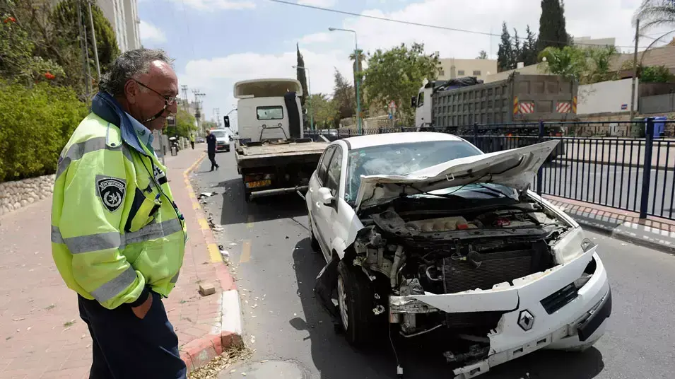 תאונת דרכים באר שבע בזמן הצפירה תאונת דרכים באר שבע בזמן הצפירה