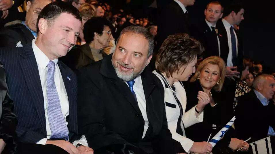 אביגדור ליברמן ויולי אדלשטיין בטקס הדלקת המשואות בהר הרצל אפריל 2012 אביגדור ליברמן ויולי אדלשטיין בטקס הדלקת המשואות בהר הרצל אפריל 2012