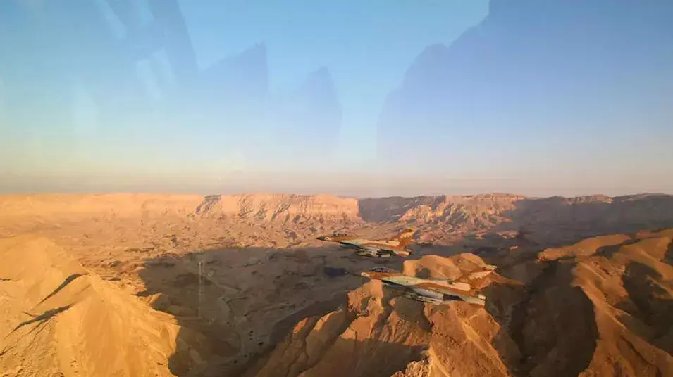 צילום ממטוס קרב  של המכתש הקטן