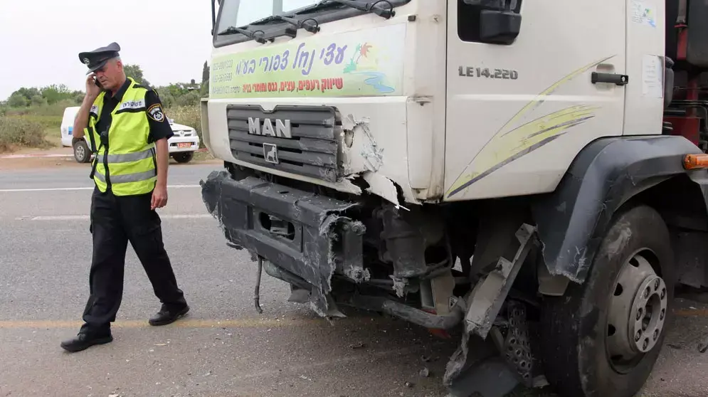 אישה וילדה בת 4 נהרגו בהתנגשות רכב ומשאית