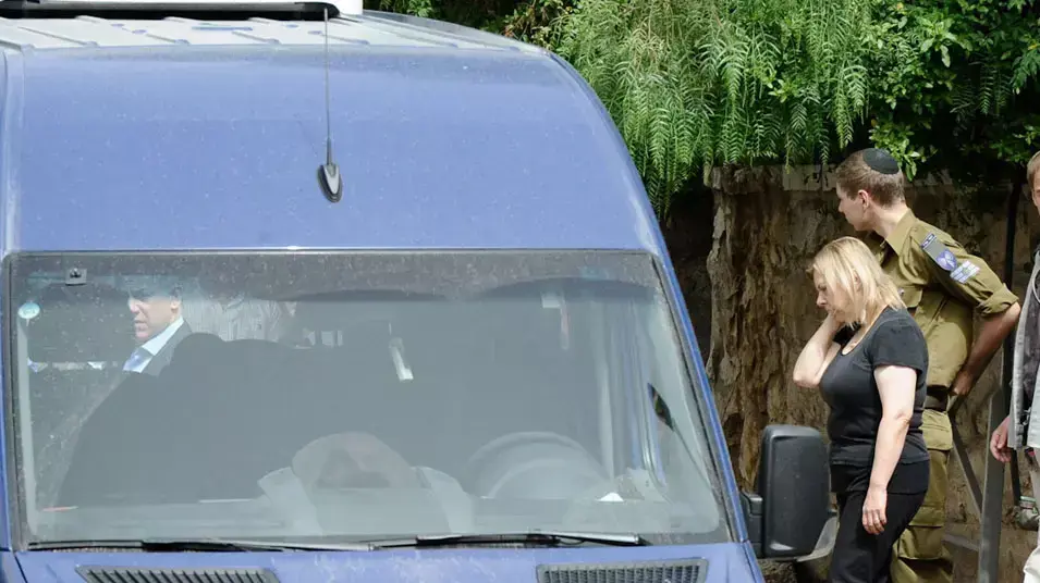 ביתו של בן ציון נתניהו בנימין נתניהו בפתח ביתו של בן ציון נתניהו בנימין נתניהו בפתח