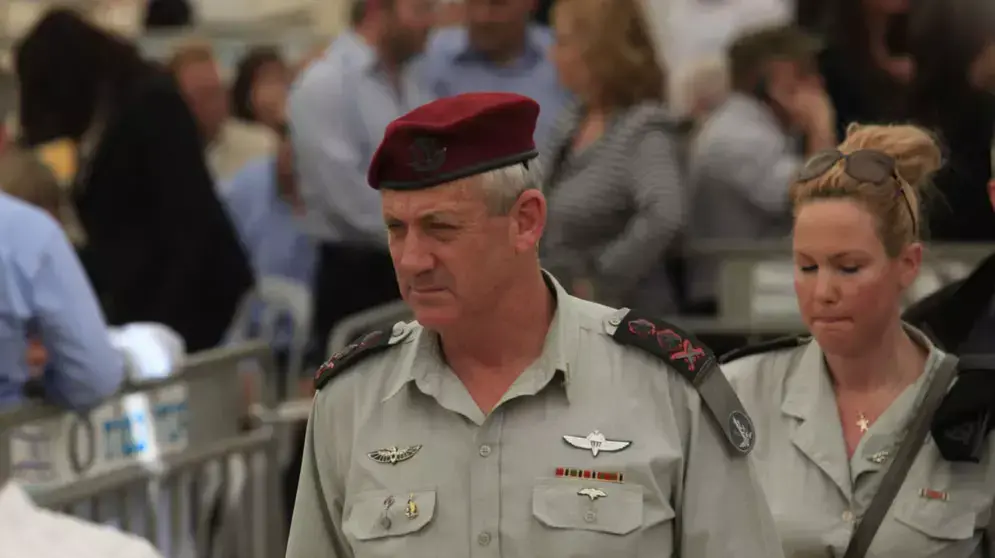 בני גנץ בהלוויה של בן ציון נתניהו אביו של ראש הממשלה, בנימין נתניהו, אפריל 2012 בני גנץ בהלוויה של בן ציון נתניהו אביו של ראש הממשלה, בנימין נתניהו, אפריל 2012