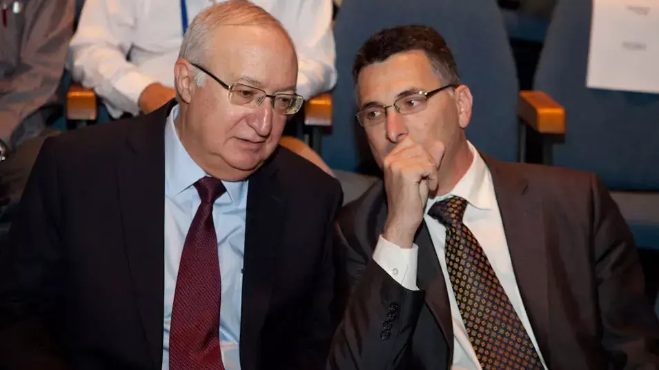גדעון סער ומנואל טרכטנברג בכנס השכלה גבוהה, בית התפוצות, מאי 2012 גדעון סער ומנואל טרכטנברג בכנס השכלה גבוהה, בית התפוצות, מאי 2012
