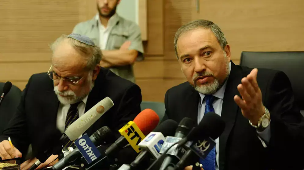 ליברמן נפגש עם נציגים ממאהל הפרייארים