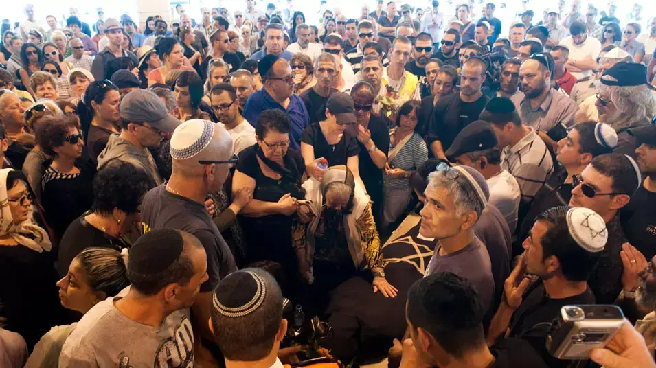 הלוויתו של גדי ויכמן בבאר שבע, מאי 2012 הלוויתו של גדי ויכמן בבאר שבע, מאי 2012