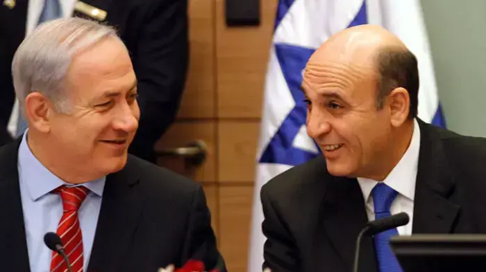 בנימין נתניהו ושאול מופז בוועדת החוץ והביטחון, ינואר 2011 בנימין נתניהו ושאול מופז בוועדת החוץ והביטחון, ינואר 2011