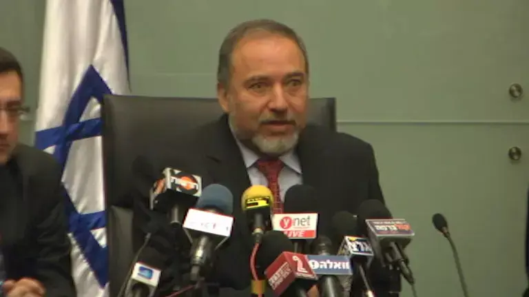 ליברמן: "אסור למרוח את חוק טל"