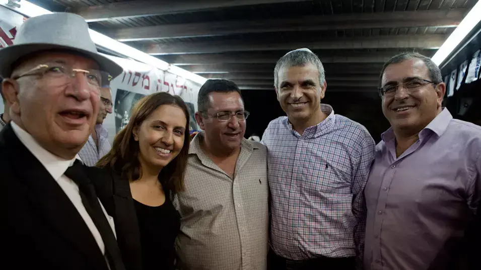 חברי כנסת ושרים חוגגים ל"ג בעומר במושב זיתן, מאי 2012 חברי כנסת ושרים חוגגים ל"ג בעומר במושב זיתן, מאי 2012