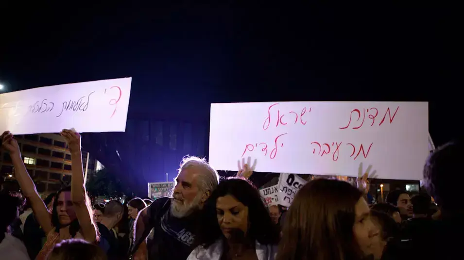מציינים שנה למחאה החברתית. כיכר רבין, מאי 2012 מציינים שנה למחאה החברתית. כיכר רבין, מאי 2012