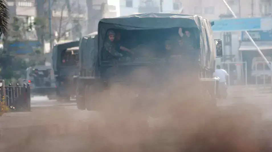 כוחות של צבא לבנון שנפרשו בעיר טריפולי בצפון המדינה בעקבות עימותים בין סונים לעלאווים, 13 במאי 2012 כוחות של צבא לבנון שנפרשו בעיר טריפולי בצפון המדינה בעקבות עימותים בין סונים לעלאווים, 13 במאי 2012